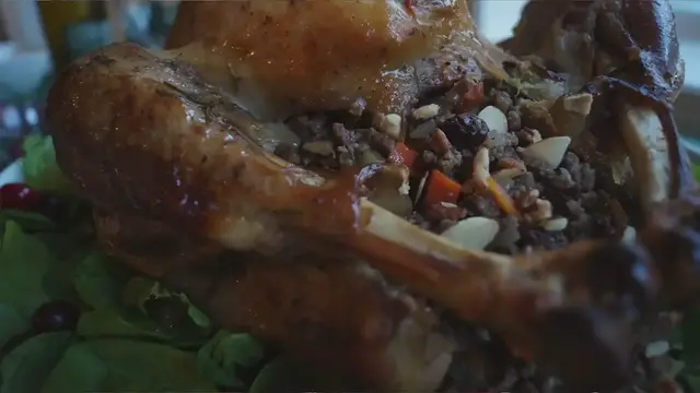 Video thumbnail for Relleno de PAVO MEXICANO con pasas y nueces Receta Mexicana