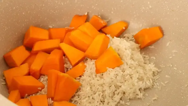 'Video thumbnail for Chinese Pumpkin Porridge Recipe Sweet Style(Hobakjuk)'