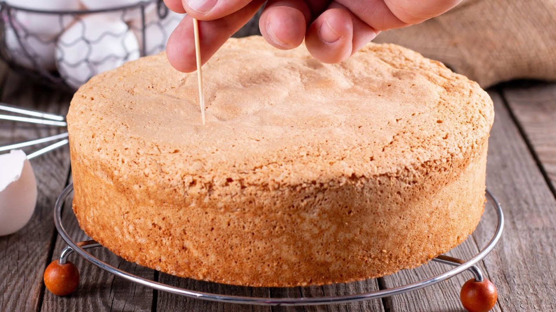 Video thumbnail for The Reason You Never Use A Toothpick To Check A Cake's Doneness