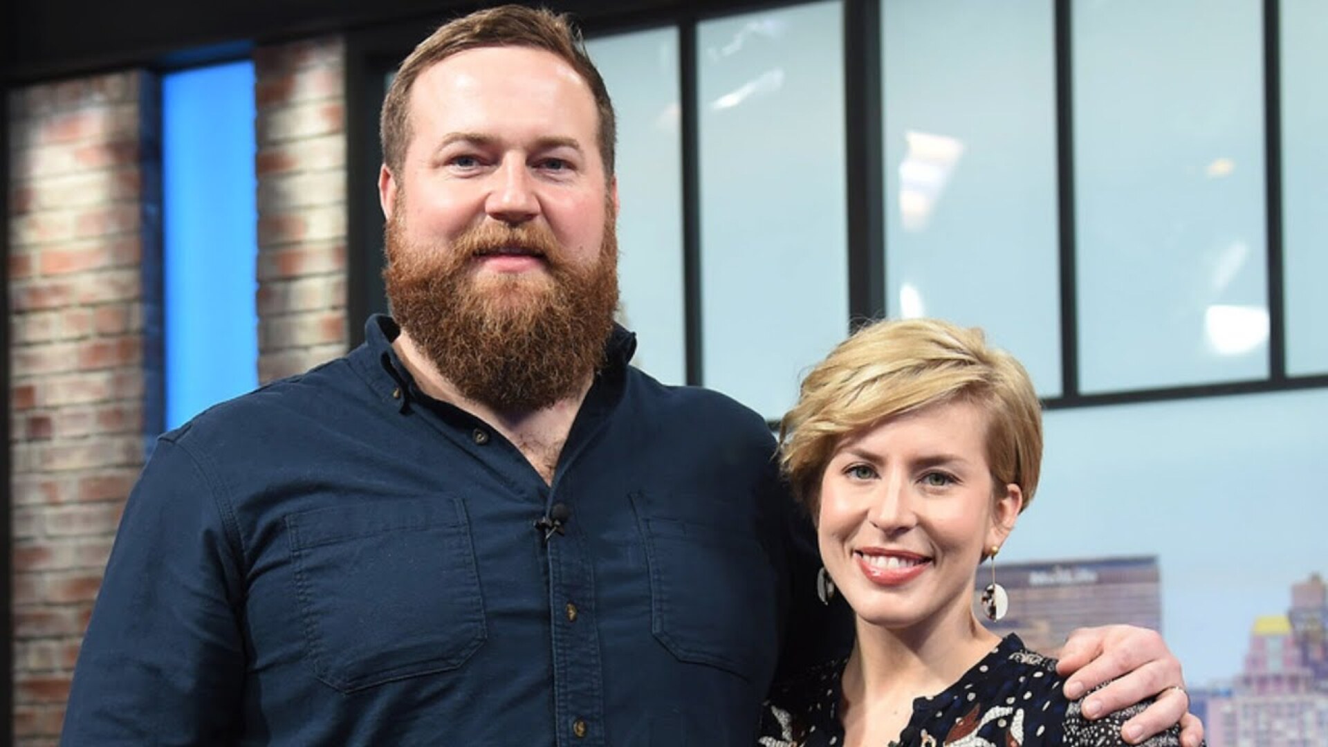 Video thumbnail for The Untold Truth Of HGTVs Home Town