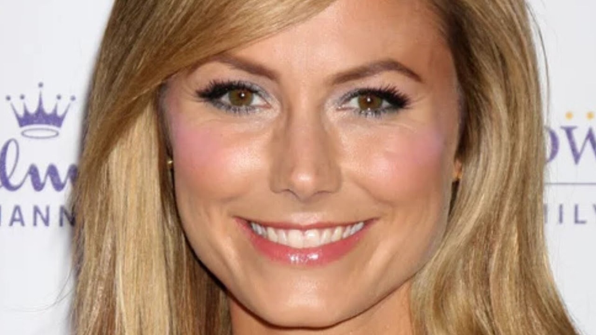 Video thumbnail for Professional Cheerleaders Who Turned To Very Different Careers