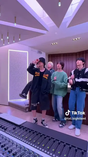 Video thumbnail for txt e jonas Brother