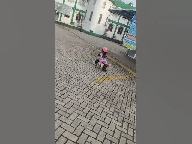 Video thumbnail for Bermain dengan Balance Bike #bike #balancebike #toodleractivity #toodlers #bikelover