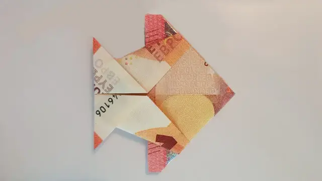 'Video thumbnail for 🐟 Fisch aus einem Geldschein falten 🐟 Geldgeschenk 🐟 Geldfisch falten 🐟 Tiere aus Geld falten 🐟'