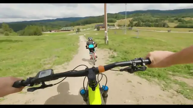 'Video thumbnail for Zielona trasa MTB w Kluszkowcach na górze Wdżar z dzieckiem'