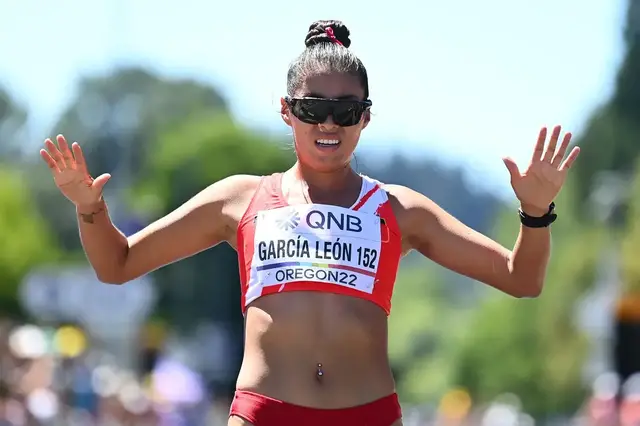 Video thumbnail for Kimberly Garcia Leon completes double in historic women's 35km race walk gold