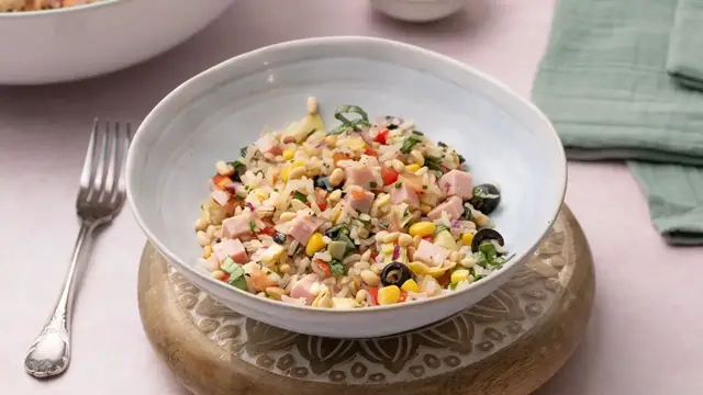 'Video thumbnail for Fresh And Crunchy Italian Rice Salad Recipe'