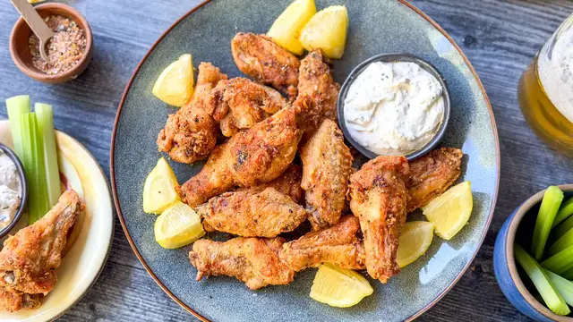 Video thumbnail for Crispy Lemon Pepper Chicken Wings Recipe