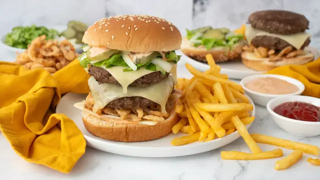 Video thumbnail for This Big Arch Glow-Up Is A Deluxe Take On McDonald's