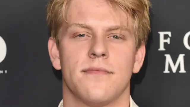 'Video thumbnail for Modern Family Actors Who Sadly Passed Away'