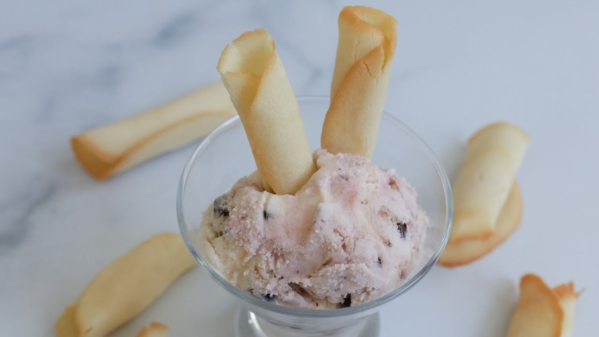 Video thumbnail for Classic Crisp Vanilla Tuile Recipe