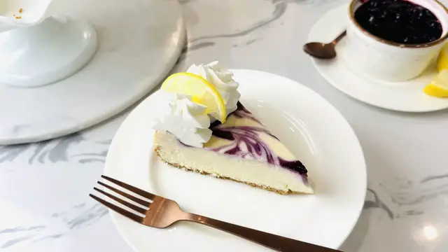 Video thumbnail for Blueberry Lemon Cheesecake Recipe