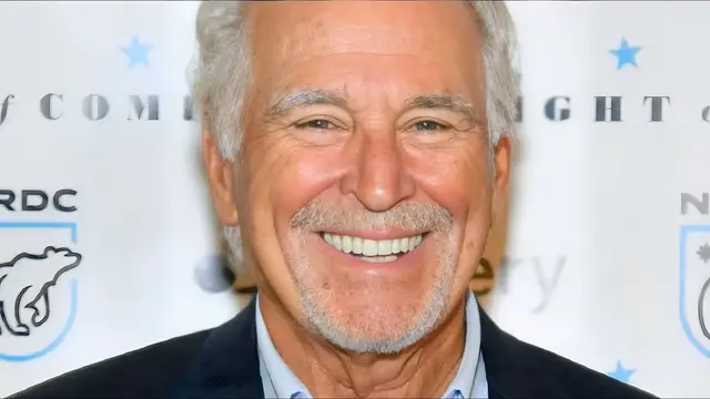 Video thumbnail for How Jimmy Buffett Survived His 1994 Plane Crash