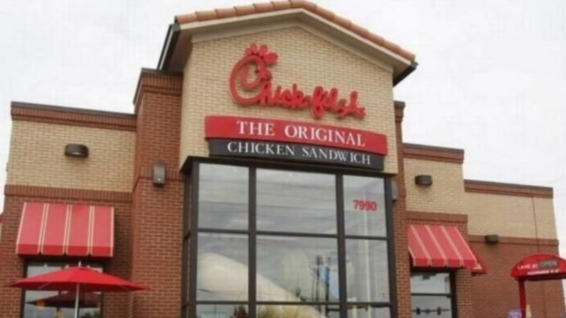 Video thumbnail for The Truth About Working At Chick-Fil-A Revealed By Workers