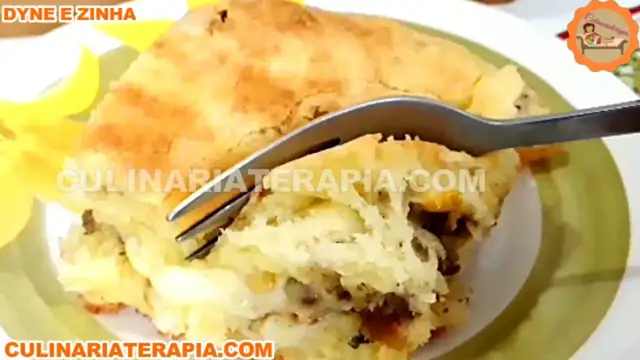 Video thumbnail for Aprenda Como Fazer Torta Pão de Queijo de Liquidificador Com Mussarela e Carne de Especialista