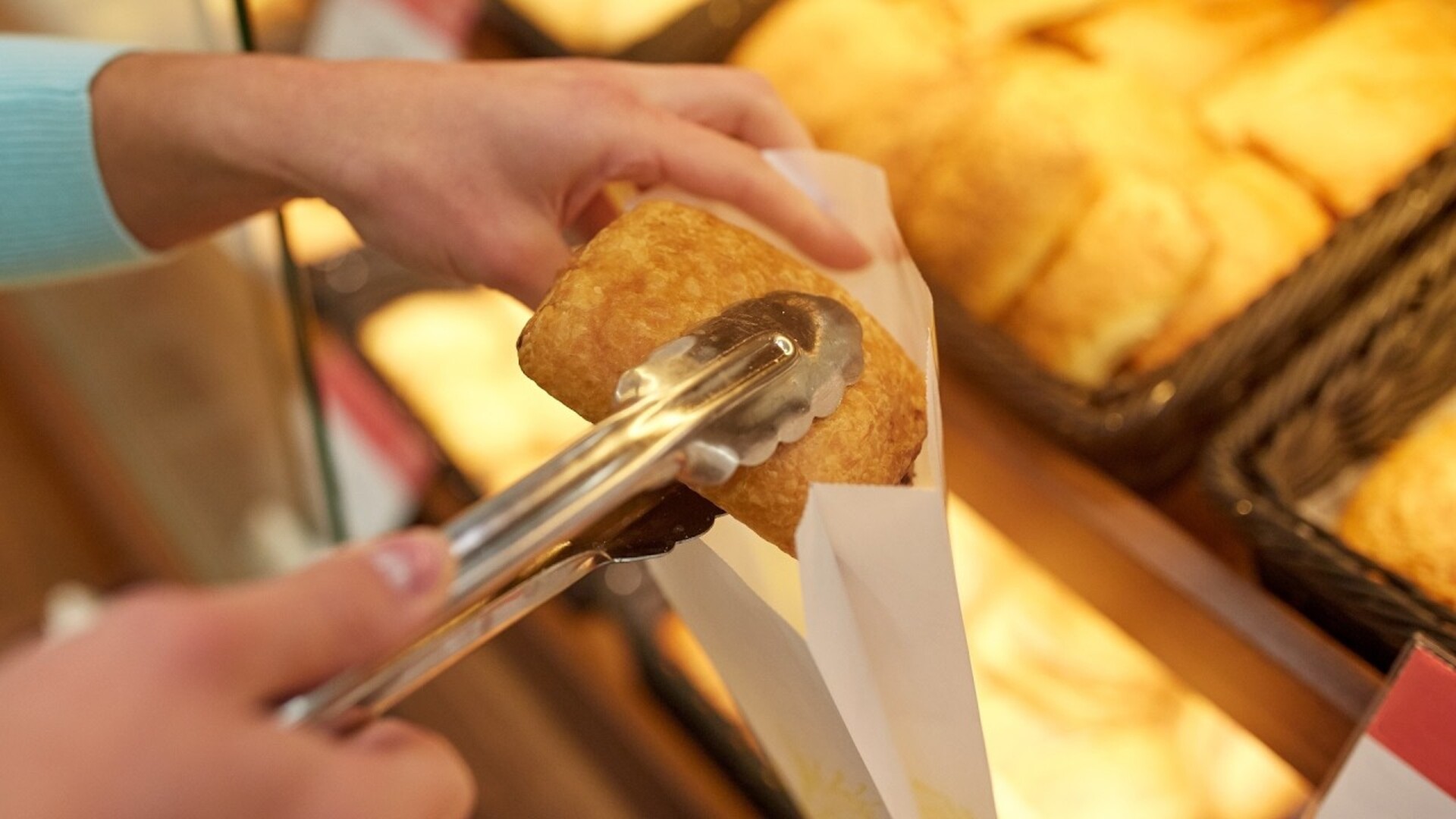 Video thumbnail for The Worst Grocery Store Chain Bakery You Should Just Avoid