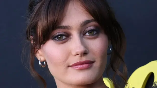 'Video thumbnail for What Ella Purnell Looks Like Without Makeup'