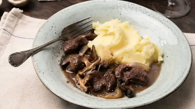 'Video thumbnail for Hearty Venison And Wild Mushroom Casserole Recipe'