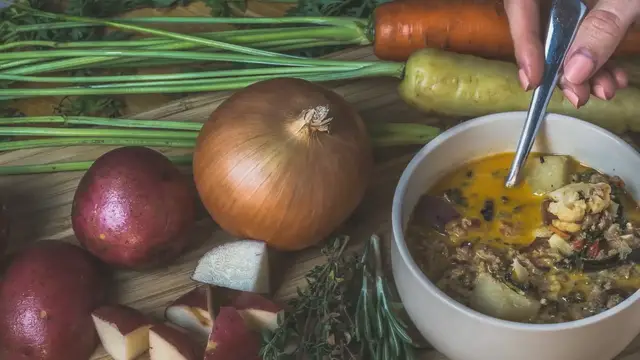 Video thumbnail for Easy Homemade Minestrone Soup Recipe