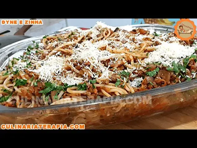 Video thumbnail for Macarronada Para Almoço Completo ao Molho Bolonhesa, macarrão com carne moída a moda da mama