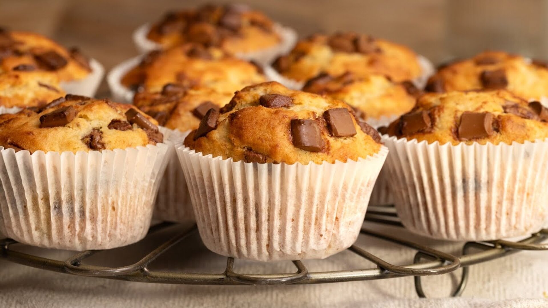 Video thumbnail for Classic Banana Chocolate Chip Muffins Recipe