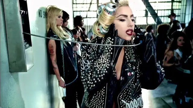 'Video thumbnail for The Absolute Best And Worst Makeup Trends In History'