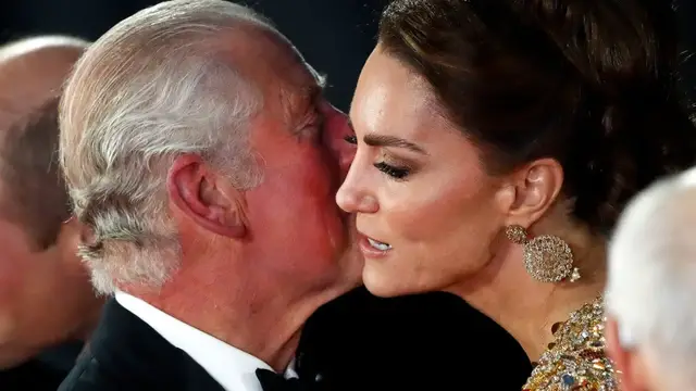'Video thumbnail for Body Language Experts Reveals How The Royals Feel About Charles'