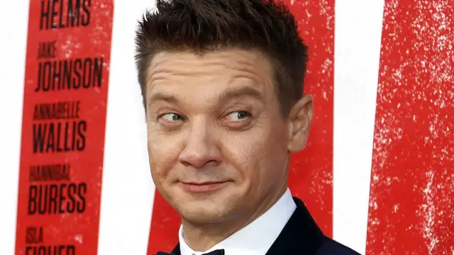 Video thumbnail for The 3 Shadiest Things About Jeremey Renner We Can't Ignore