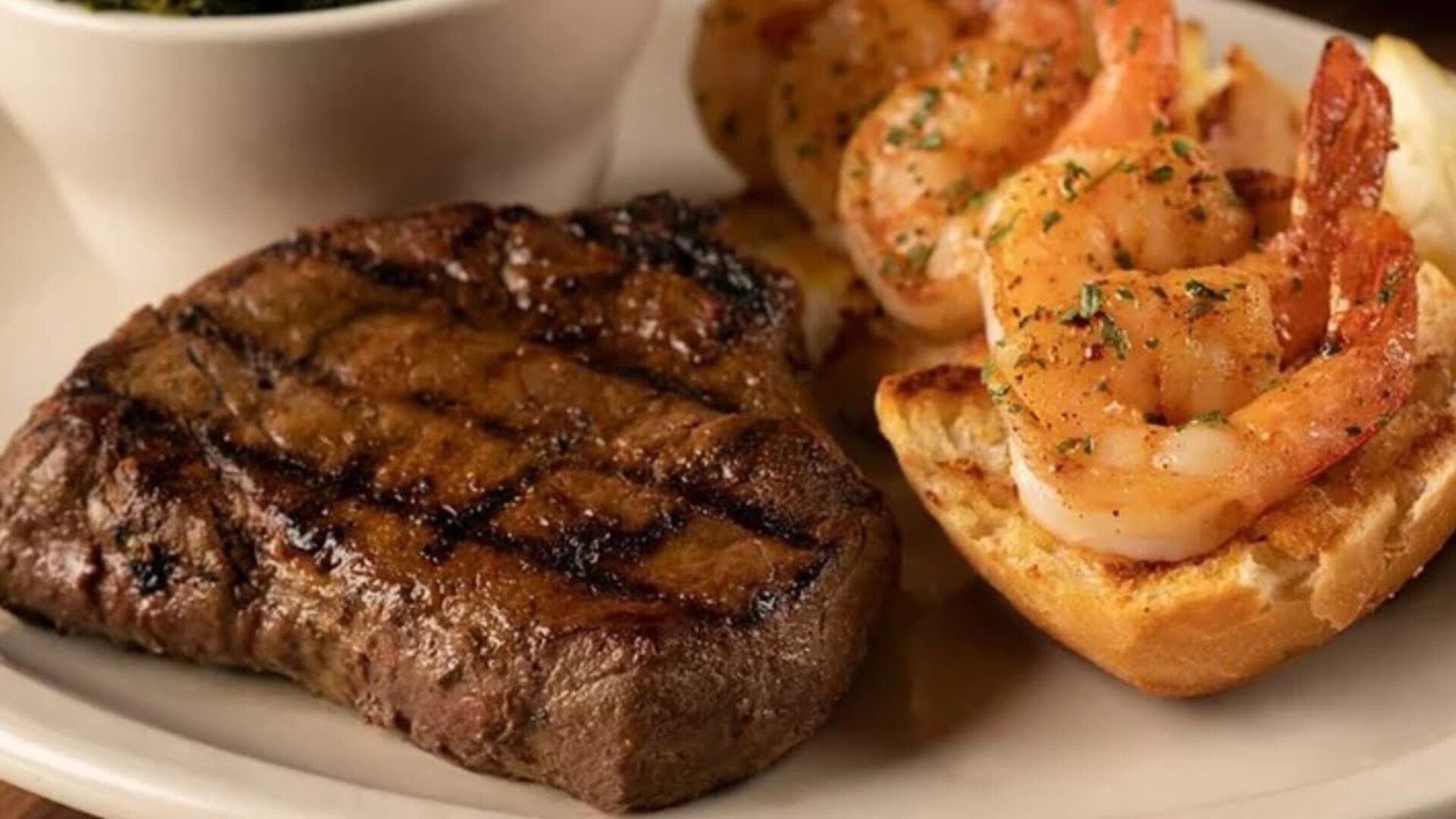 Video thumbnail for What To Know Before Eating Texas Roadhouse Steak Again