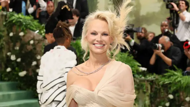 Video thumbnail for Pamela Anderson's Favorite Hobby Is The Perfect Stress-Free Workout For Older Women