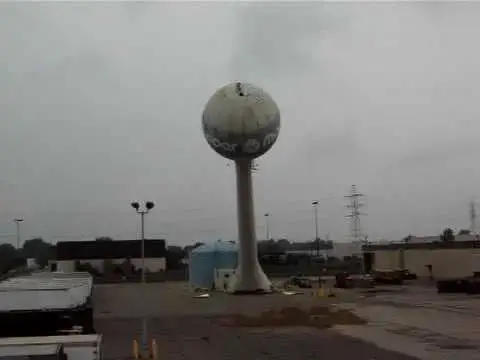 Video thumbnail for Chrysler Center Line water tower falling, complete with sound