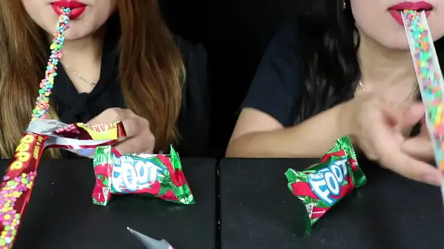 Video thumbnail for RAINBOW NERDS ROPE RACE EATING CHALLENGE (Fruit by the Foot) CANDY MUKBANG   Kim Liz Too(720P HD)