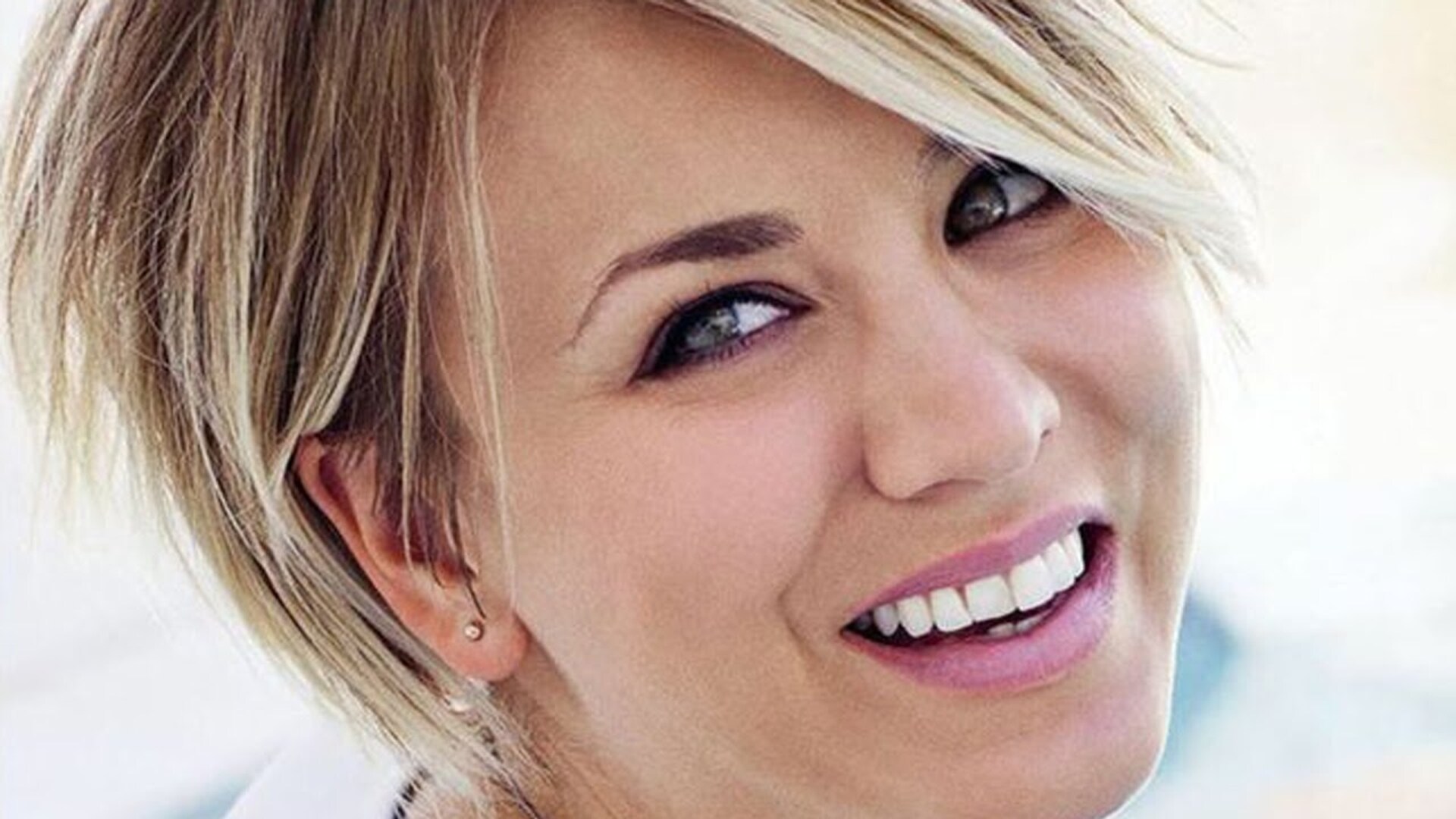 Video thumbnail for 10 Short Hairstyles That Will Stun You