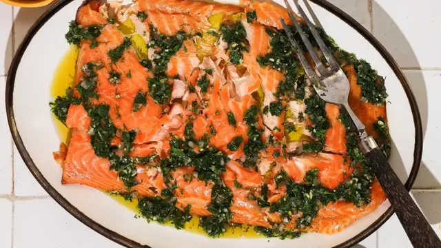 Video thumbnail for Hot Smoked Salmon With Salsa Verde