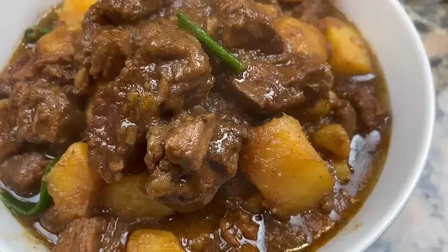 Video thumbnail for Easy Beef Stew Recipe - Beef Stew Recipe