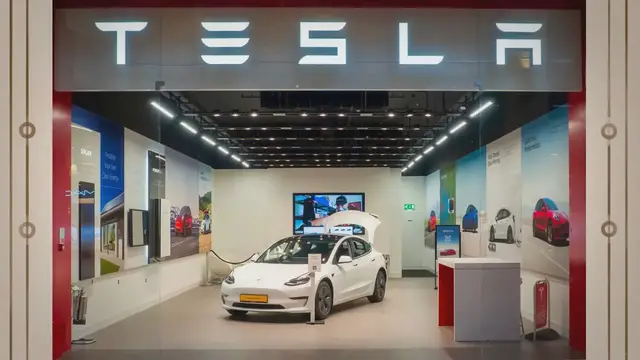 Video thumbnail for Tesla To Produce Four Million Units Of Cheaper EVs Annually