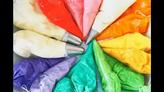 Video thumbnail for How to make burgundy icing [Recipe]