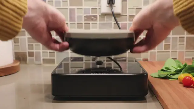 Video thumbnail for Bonbowl - Induction Cooktop to Cook for One