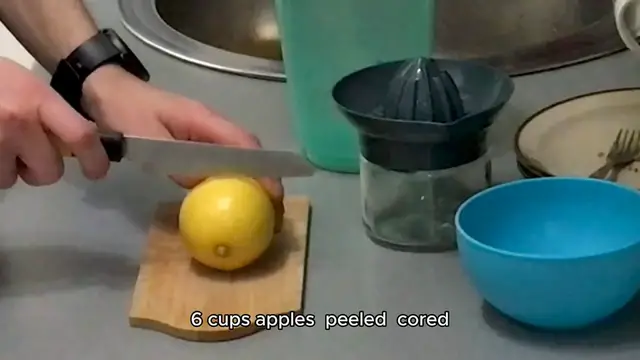 Video thumbnail for Apple Crisp with Oats Recipe