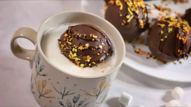Video thumbnail for Thanksgiving-Themed Hot Chocolate Bombs Recipe