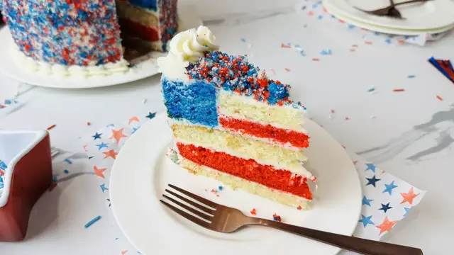 Video thumbnail for American Flag 'Slice And Reveal' Cake Recipe