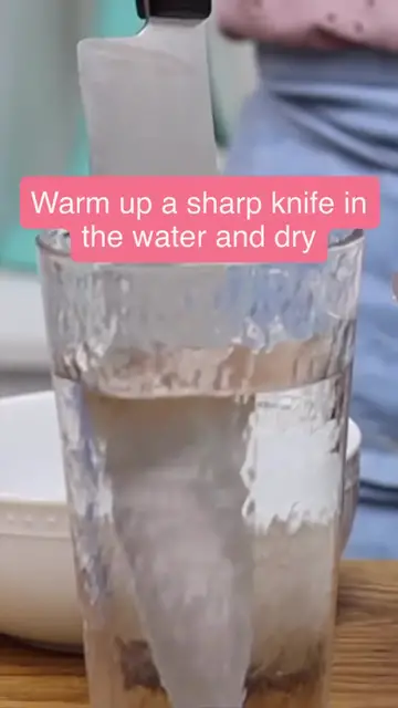 Video thumbnail for Sharp cake edges with one simple trick! #cake #cakedecorating #cakeshorts