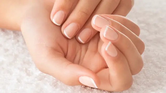 Video thumbnail for How To Tell If Your Nails Are Actually Healthy Or Not