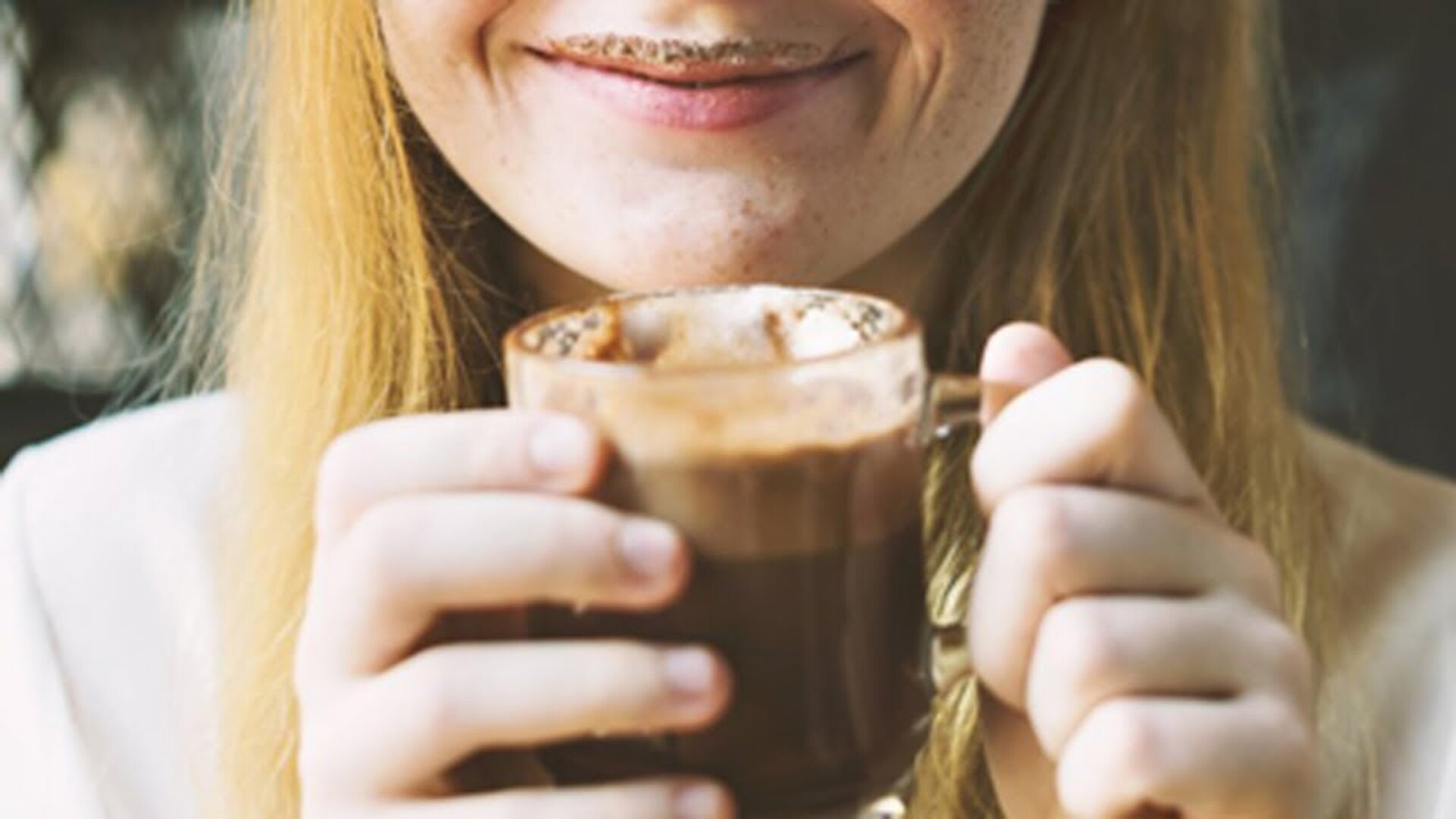 Video thumbnail for What Healthy People Really Drink In A Day