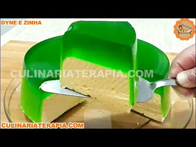 Video thumbnail for Aprenda Como Fazer Gelatina Recheada com Mousse de Abacaxi Flutuante, Só 2 Ingredientes