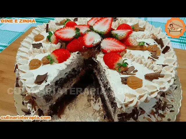 Video thumbnail for Aprenda Como Fazer Bolo Torta Creme de Doce de Leite com Chantininho no Bolo Pão de Ló de Chocolate
