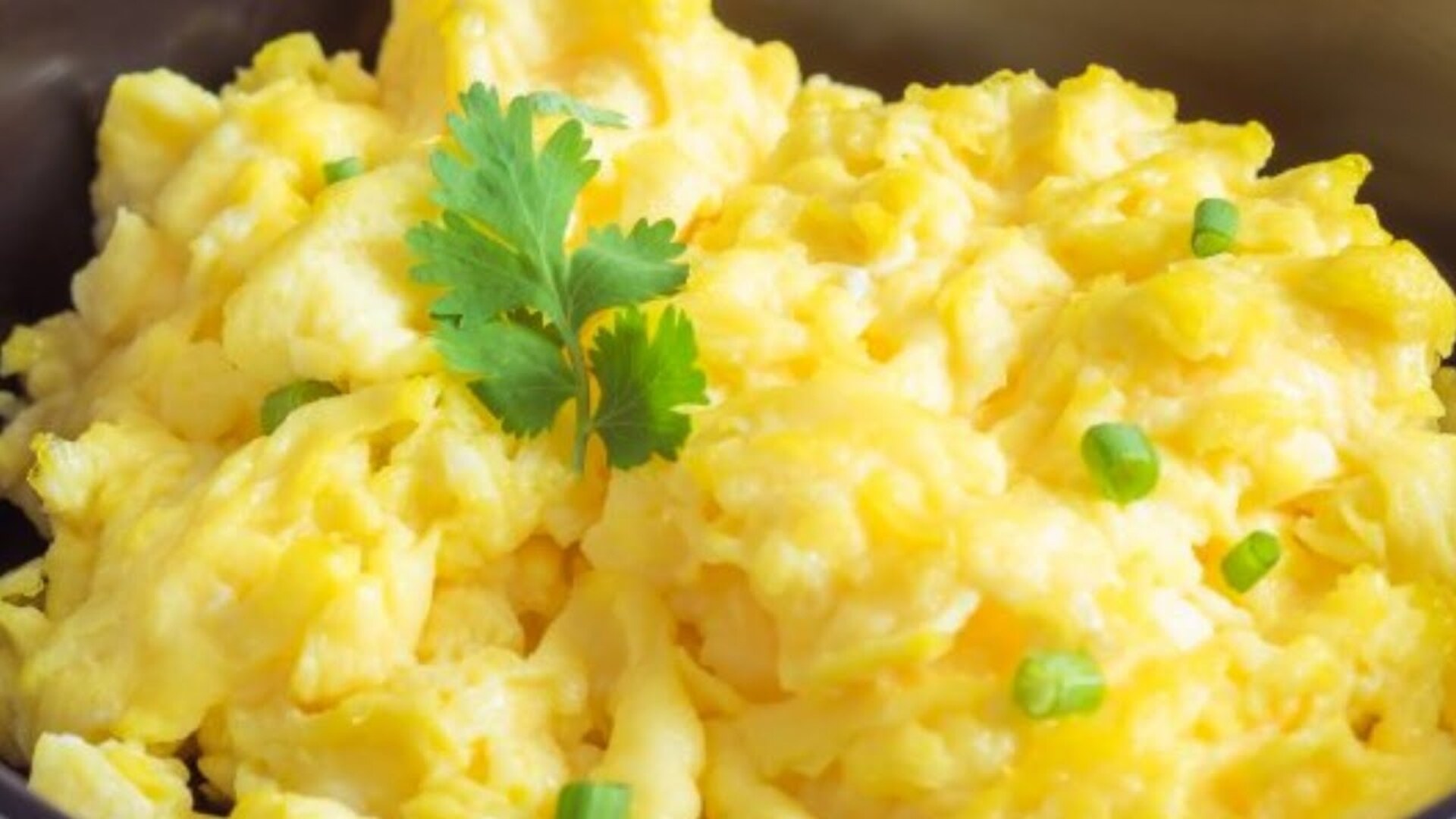 Video thumbnail for Alex Guarnaschelli's Unexpected Trick For Fluffier Eggs