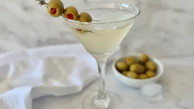 Video thumbnail for Classic 'Upside Down' Martini Recipe