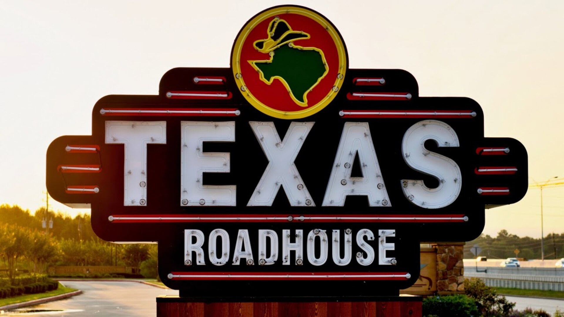 Video thumbnail for Really Weird Rules Texas Roadhouse Employees Have To Follow