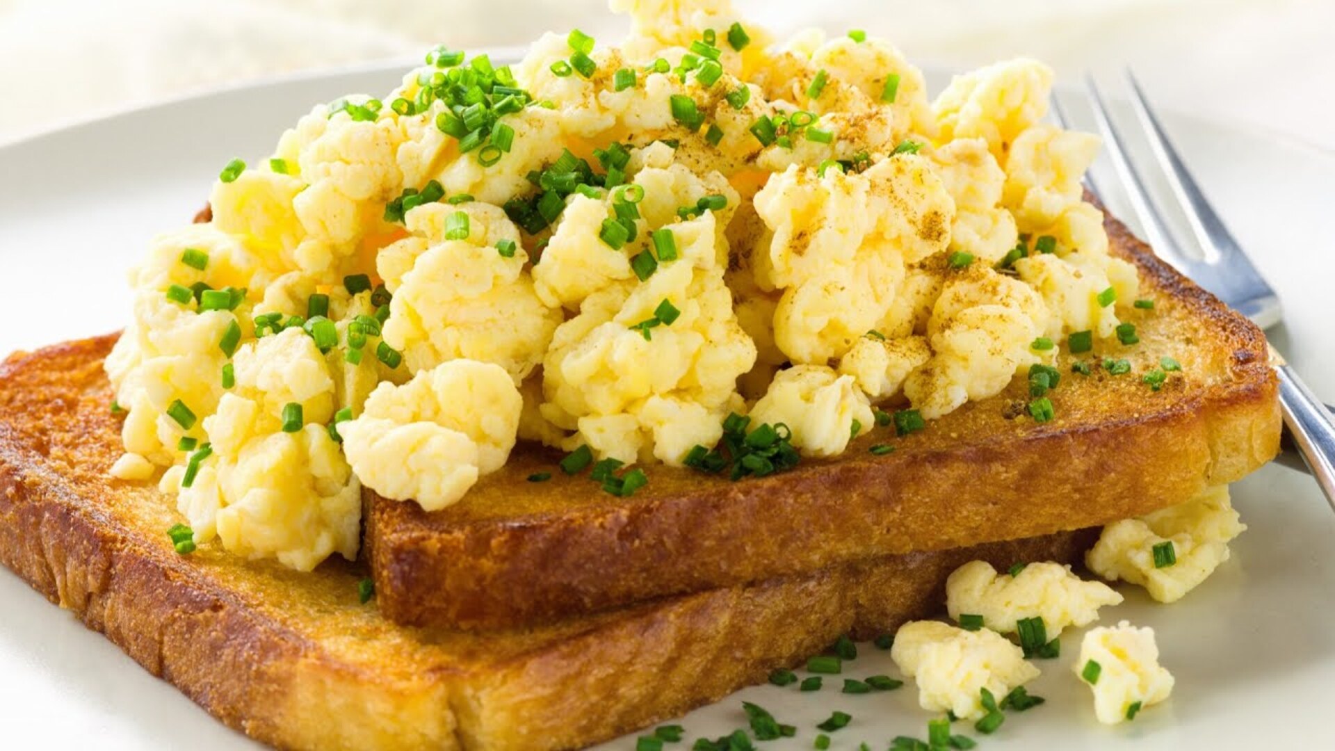 Video thumbnail for The Main Difference Between French & Soft Scrambled Eggs